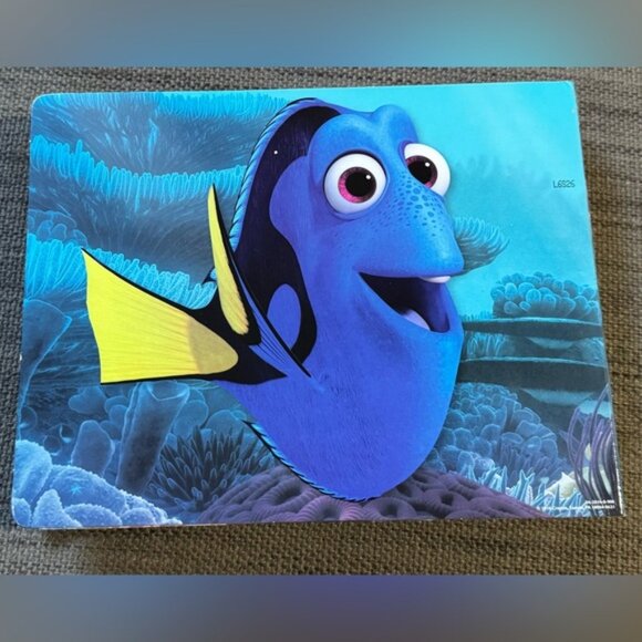 Crayola Finding Dory Art Kit Over 40 Pieces Markers Twistables Colour Kit Kids - Picture 6 of 9